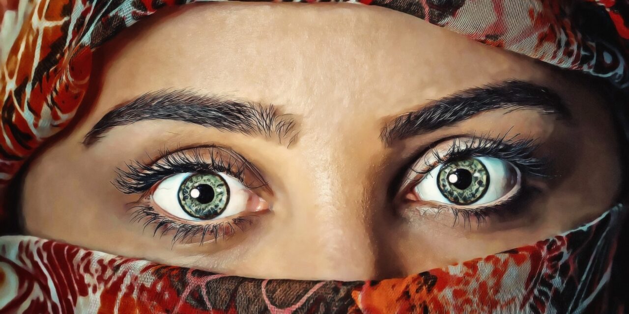 Cum să ai gene naturale mai lungi: obiceiuri simple care chiar ajută