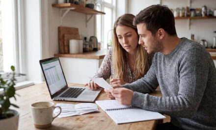 Cum îți organizezi bugetul lunar fără să simți că te limitezi