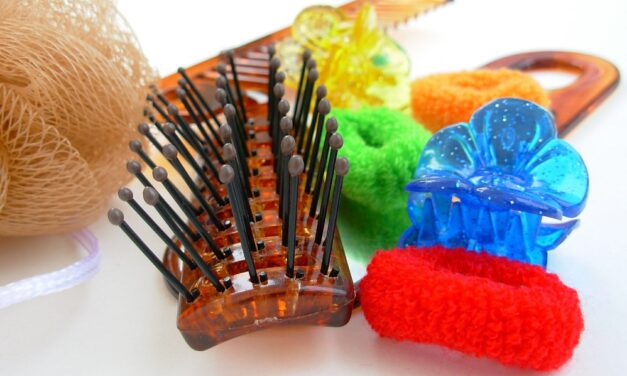 Tratament naturist pentru mătreață: ce poți încerca acasă și când nu e bine să amâni dermatologul